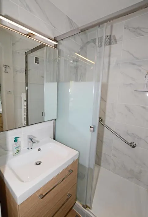 Beaux 2 Pieces Daumesnil Apartment Paris France